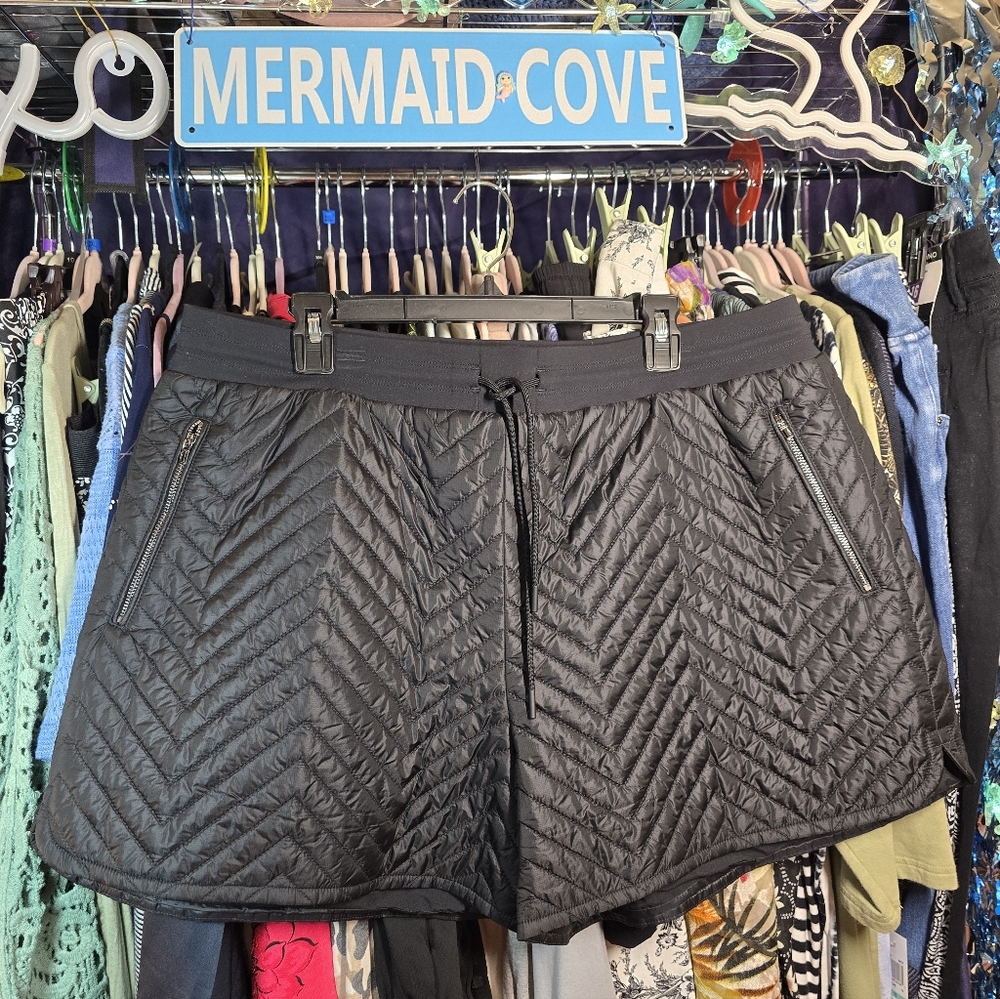 #0093 NWOT Sz 16 ATHLETA Black Apres Ski Quilted Shorts 19-22"Waist Drawstring